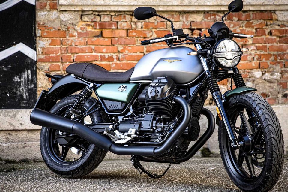 Moto Guzzi V7 Stone Centenario z silnikiem o pojemności 850cm3 i mocy 65 KM